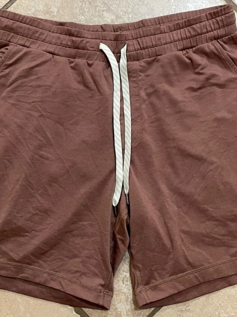 Vuori Ponto Shorts V344 Mens Medium Chestnut Brown 7” Inseam Performance Stretch